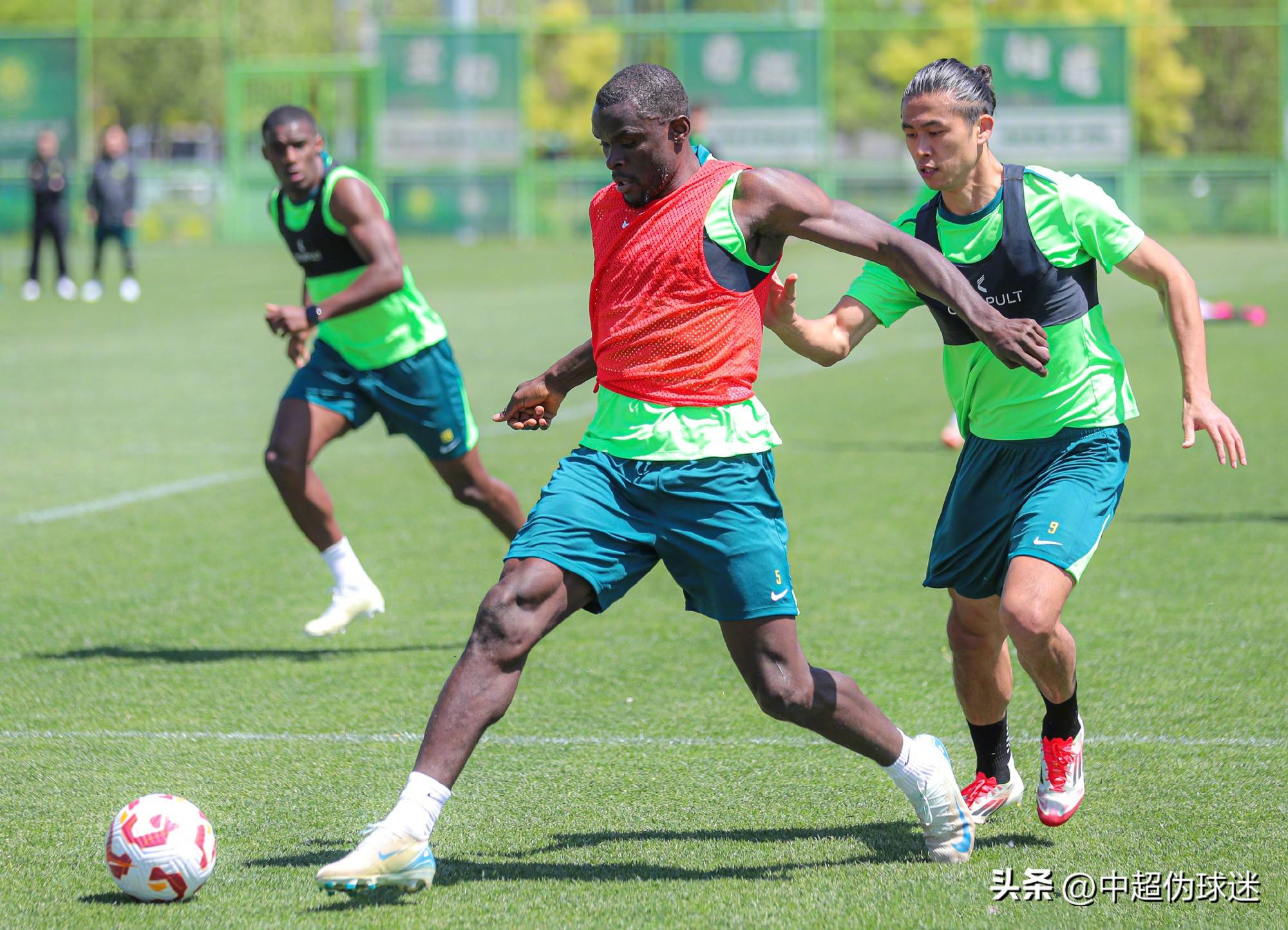 开云体育-英超赛程吃紧;北京国安转会期单刀错失;引发热议;年轻球员得到机会-开云体育